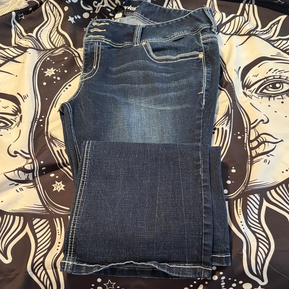 Women’s Boot Cut Jeans in Dark Indigo Wash